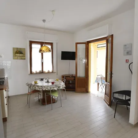 Mare - Terrazza, Giardino Attrezzato E Area Parcheggio *