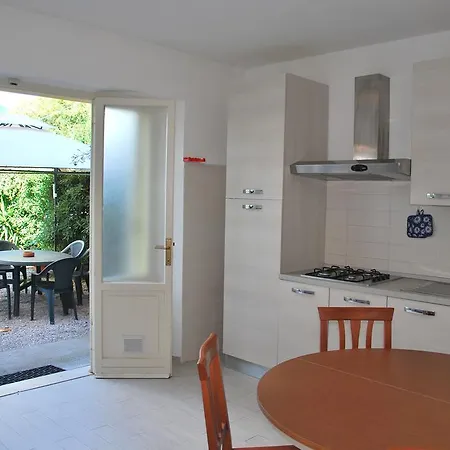 Mare - Terrazza, Giardino Attrezzato E Area Parcheggio *