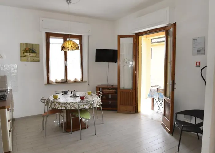 Mare - Terrazza, Giardino Attrezzato E Area Parcheggio *